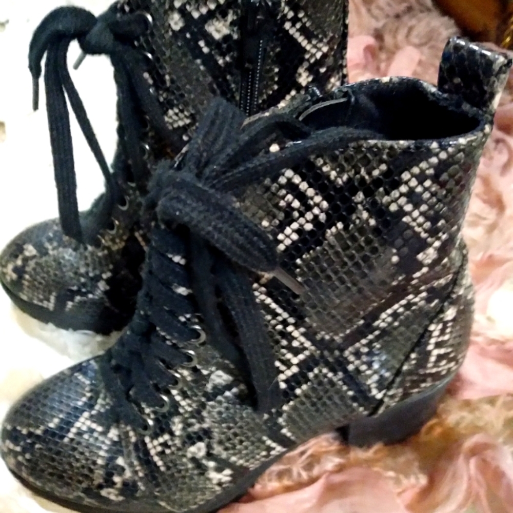 Shoes boots